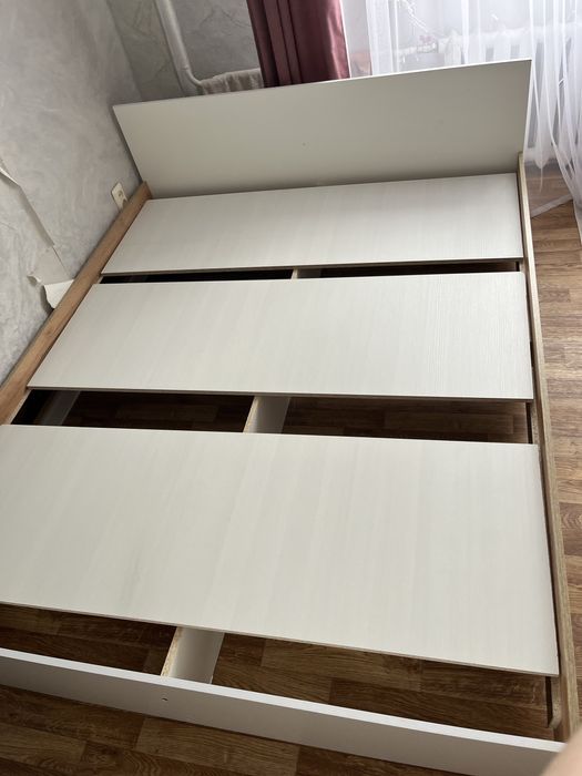 Кровать для спальни