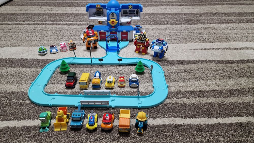 Продам дет.гараж Робокап Полли