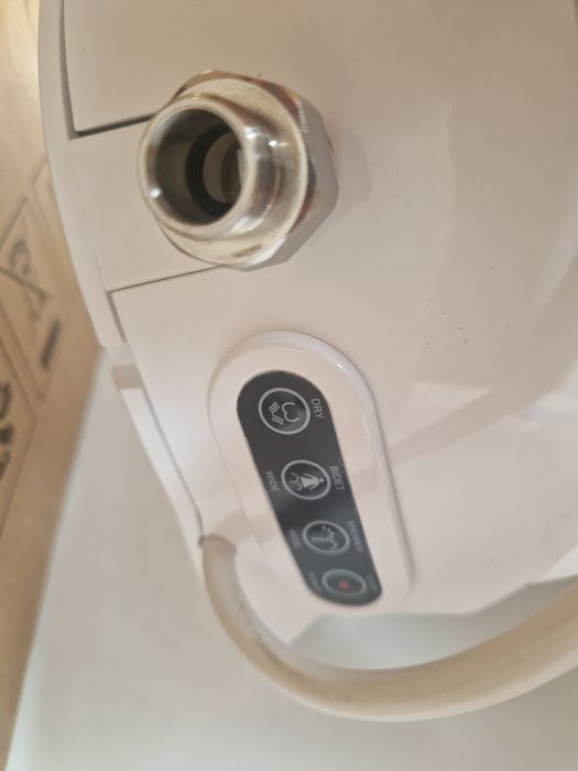 Capac de WC smart cu bideu