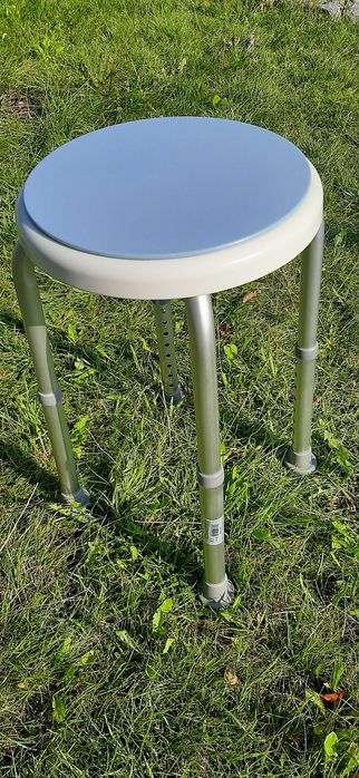 Scaun baie rotund, sezut rotativ, ajustabil, aluminiu, sustine 110 Kg