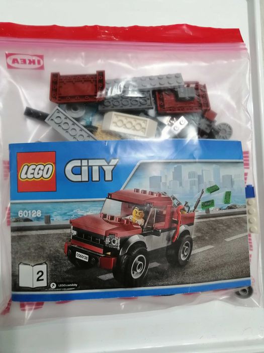 Seturi LEGO City: 60117 si 60128