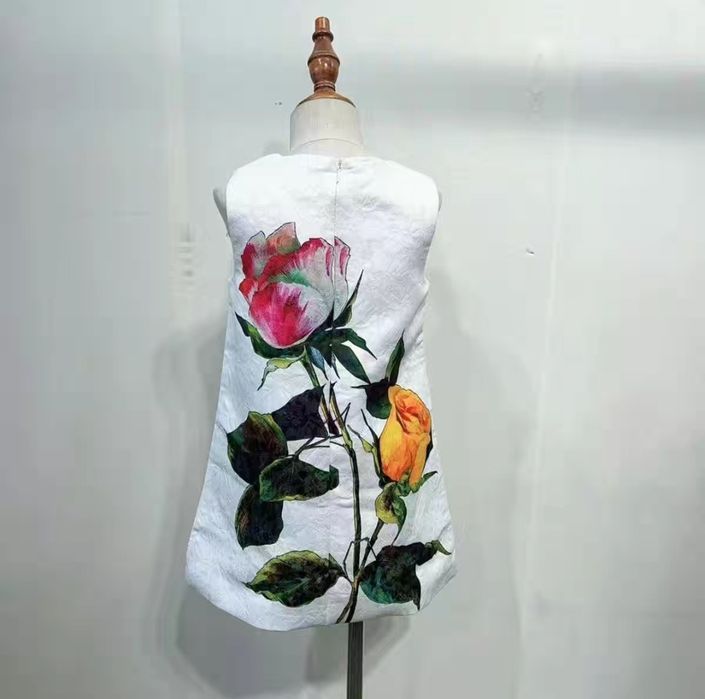 Нарядное платье для девочки. Новое. 140 рост