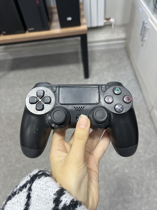 PlayStation 4 Pro/1 Tb/2 геймпада/8 игр в подарок
