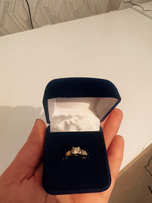 Кольцо с бриллиантов с каратом 0.50