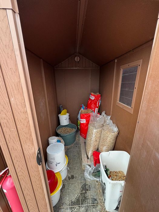 Vand 2 casute de gradina  Keter Darwin