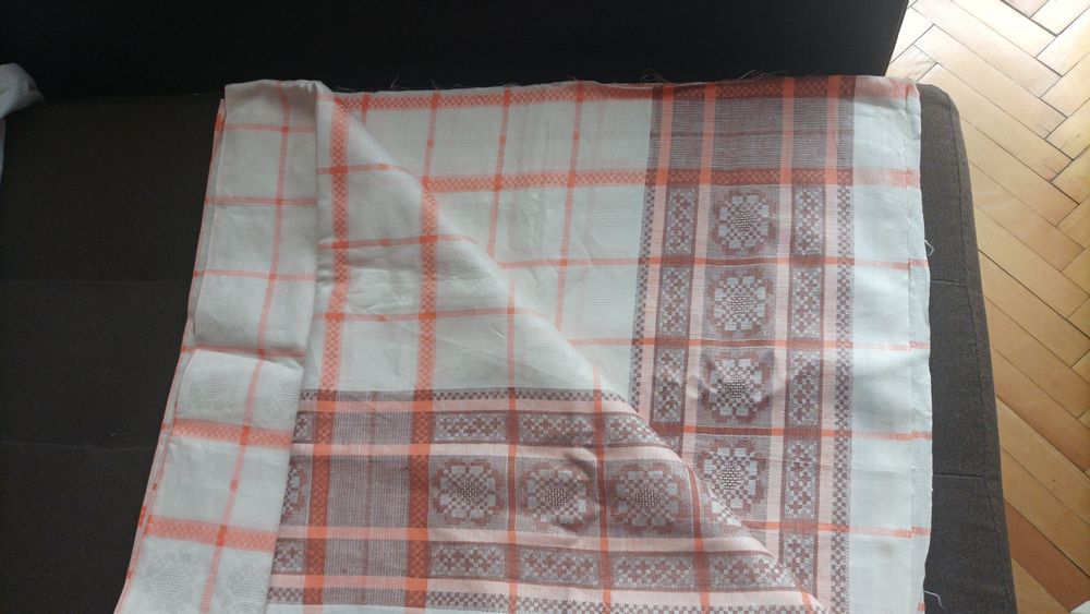 Продавам платове за покривка за маса