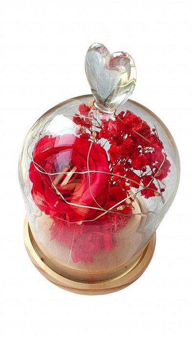 Роза в стъкленица подходяща за всяка дама