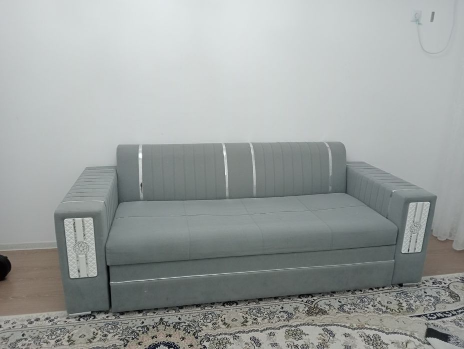 Продам диван в хорошем состоянии.
