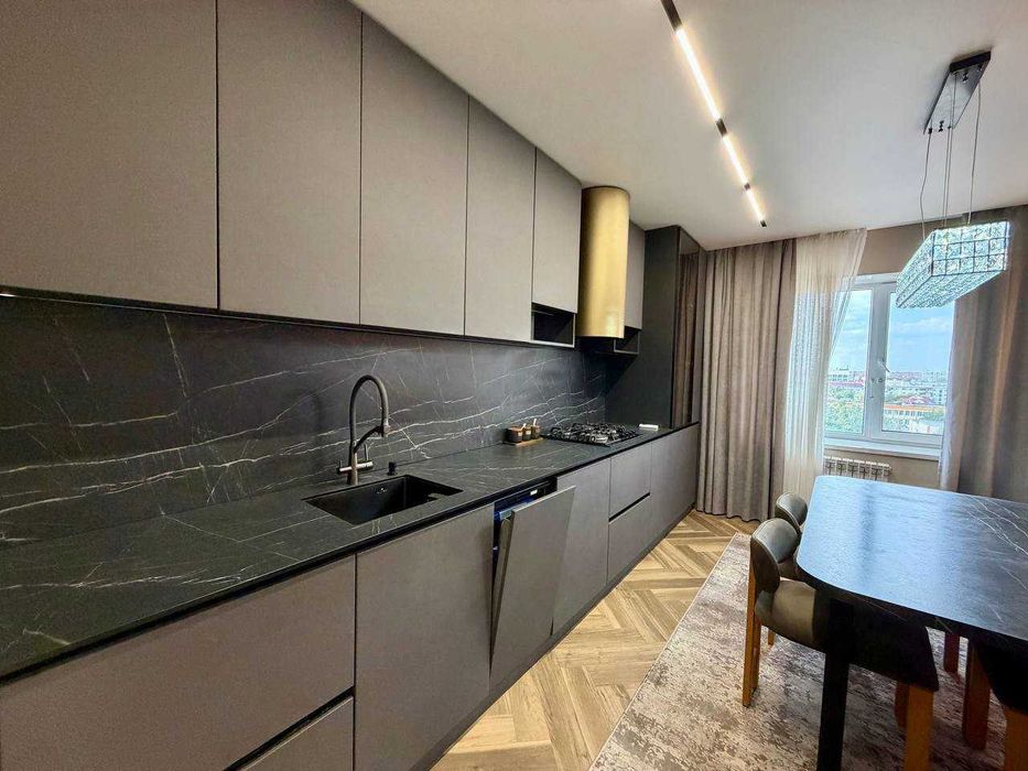 Продажа 3-комнатной квартиры  бородина 111