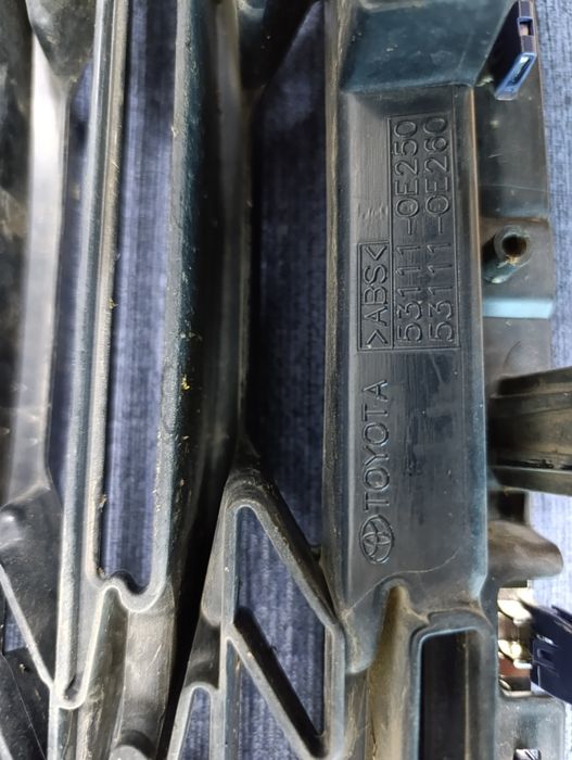 Продам решетку tayota highlander