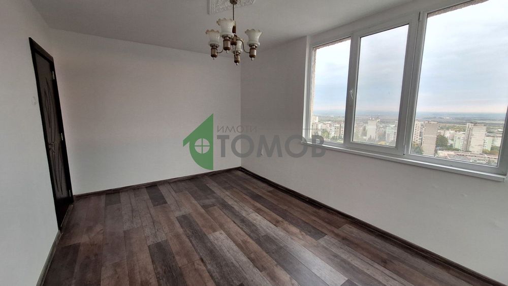 Много просторен и ремонтиран тристаен апартамент в кв. Три Чучура