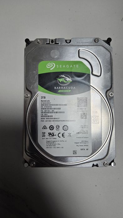 Vand HDD 3 TB  Seagate Baracuda 100% viata aproape nou!