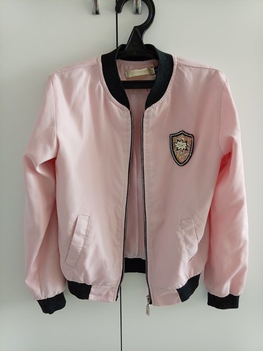 Продам джинсовую куртку для девочки