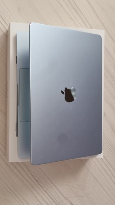 MacBook Air M4 13" Sky Blue – 16GB RAM / 256GB SSD – Ca Nou