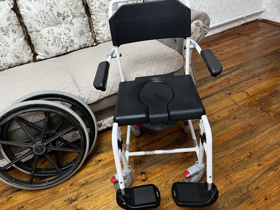 Продам инвалидную коляску