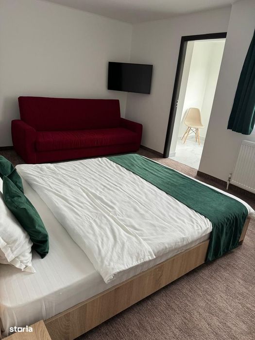 Casă cu 9 camere și mansardă