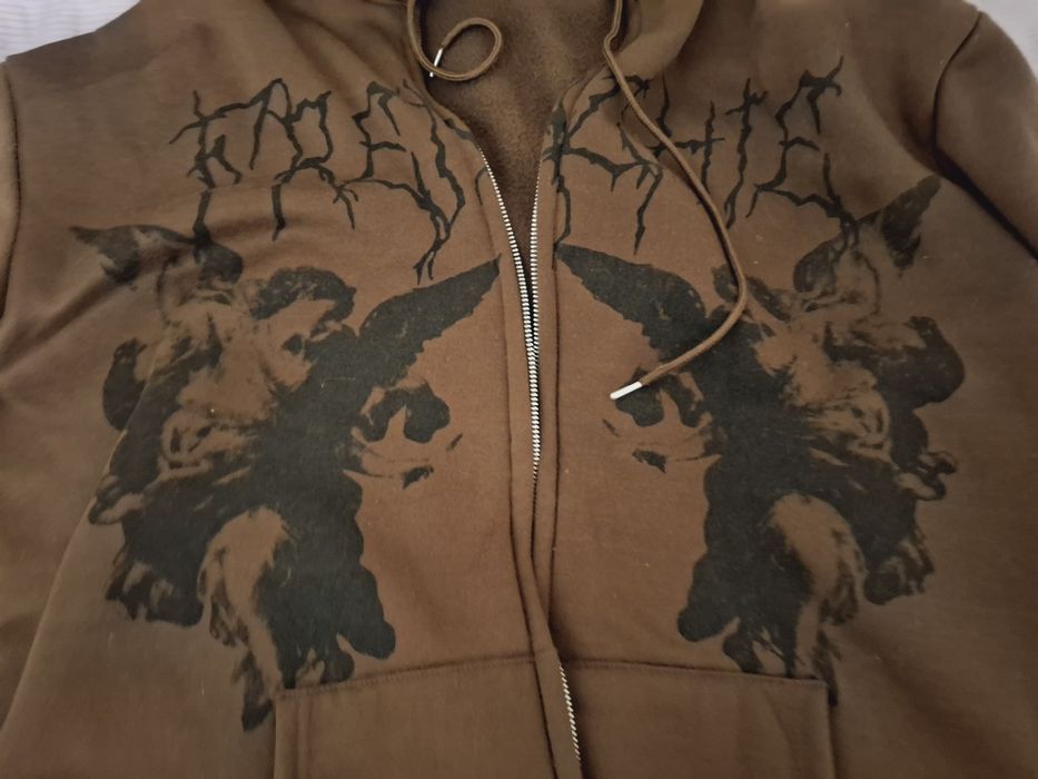 Коричневая зипка с принтом
