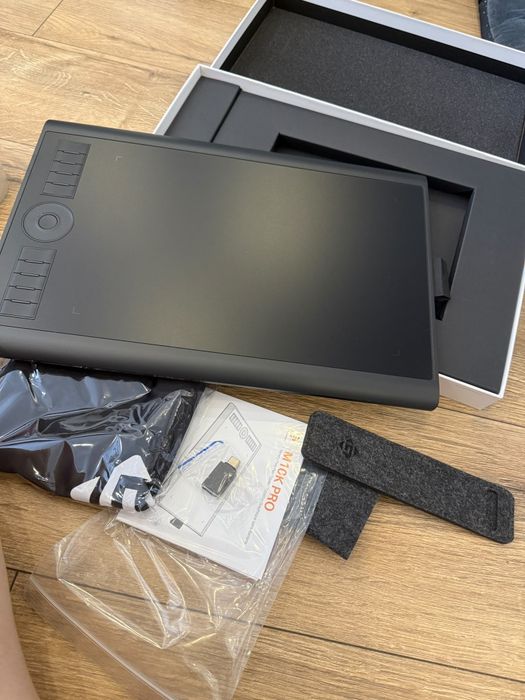 Tabletă grafică pentru desen și editare digitală: GAOMON M10K PRO (Battery-Free Pen Tablet).