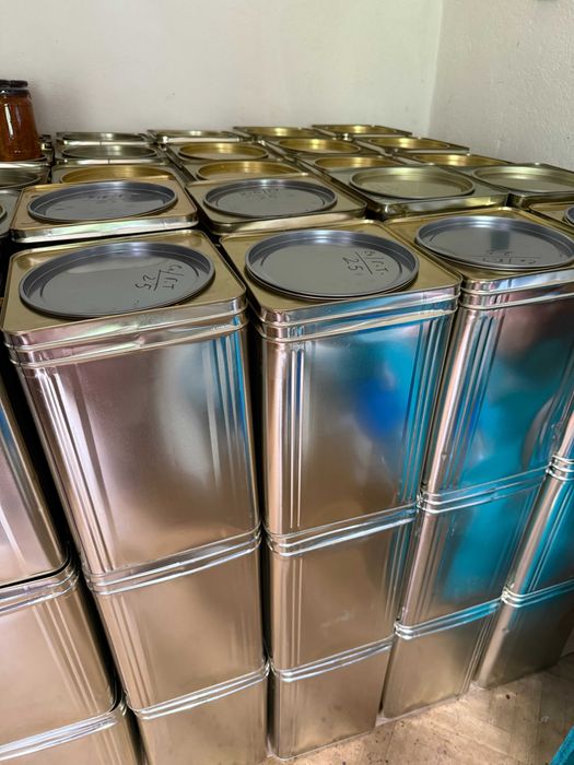 Пчелен мед на едро и дребно (тенекии)