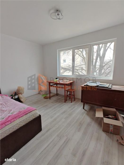 Apartament 3 camere cf 1 semidecomandat zona Micro 3