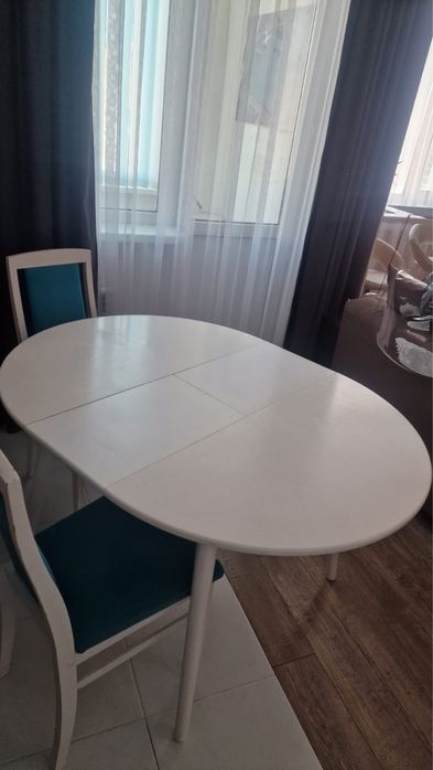 Продам стол круглый деревяный.