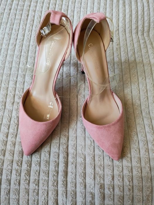 Дамски обувки на висок ток