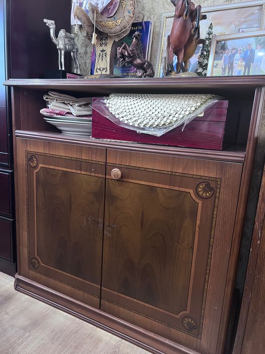 Витрина с комодом