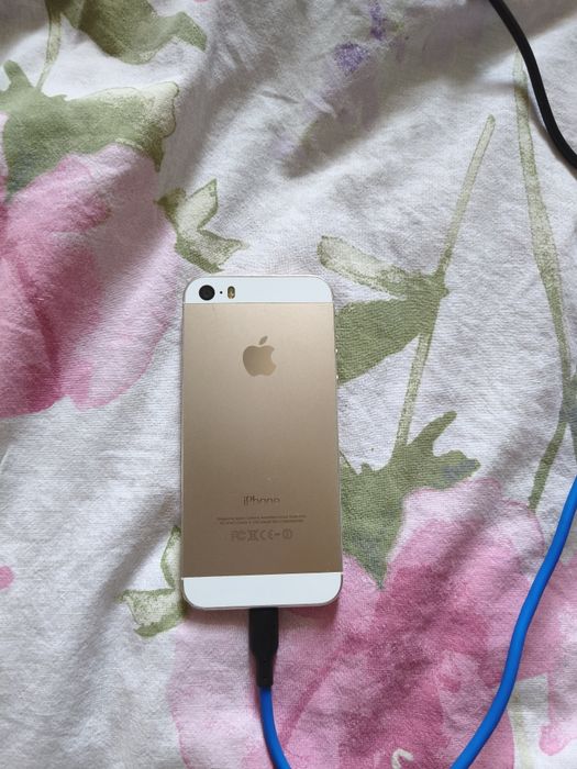 продам iPhone 5s