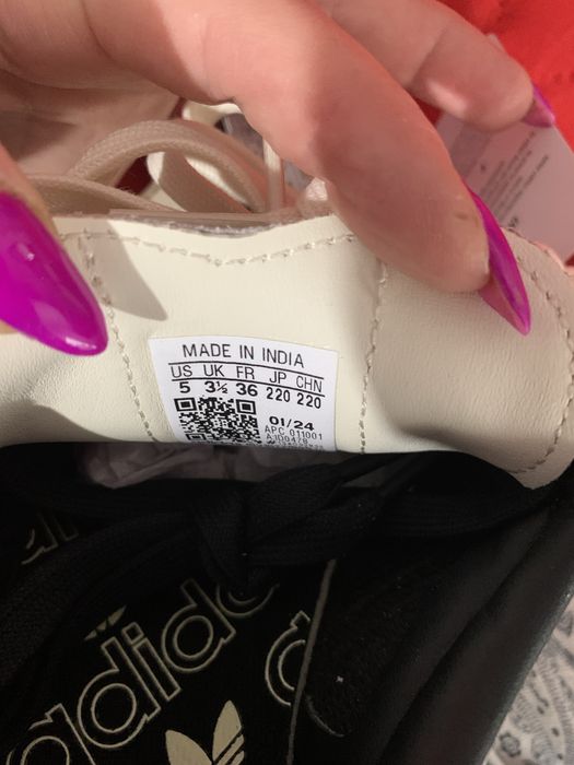 Adidas - model Samba