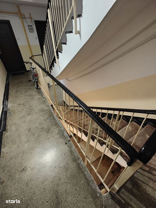 Apartament 3 camere de închiriat, cu balcon