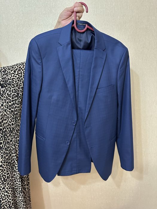 Продаются костюмы с брюками