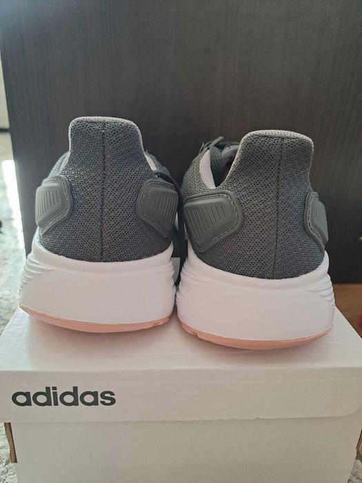 Маратонки Adidas no38