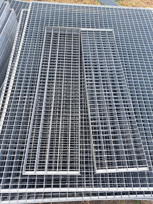 Gratare zincate la diferite dimensiuni debitam la dimensiunea dorită d