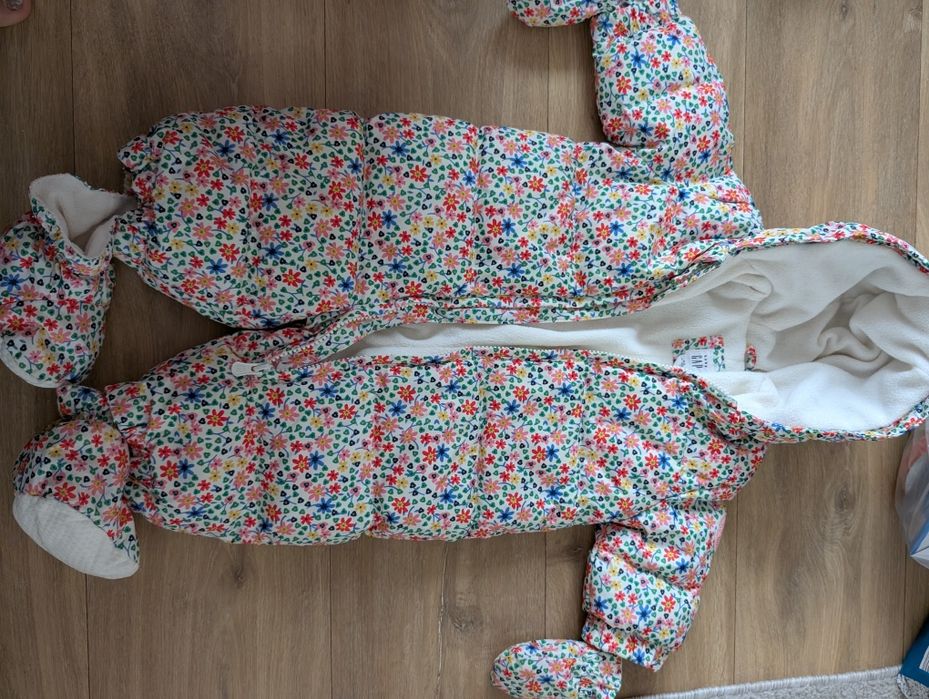 Overall/ combinezon baby GAP 0-6 luni puf și pene