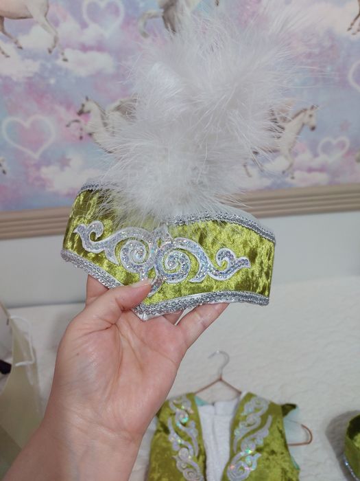 Жилет и тюбетейка