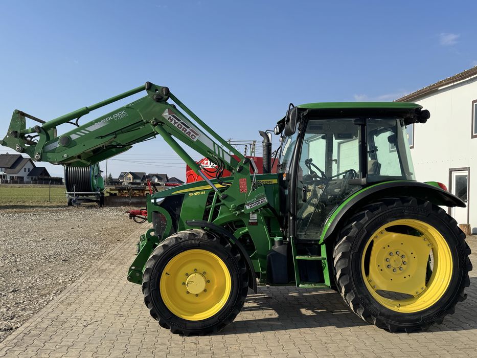 Tractor John Deere 5085M cu  incărcător frontal