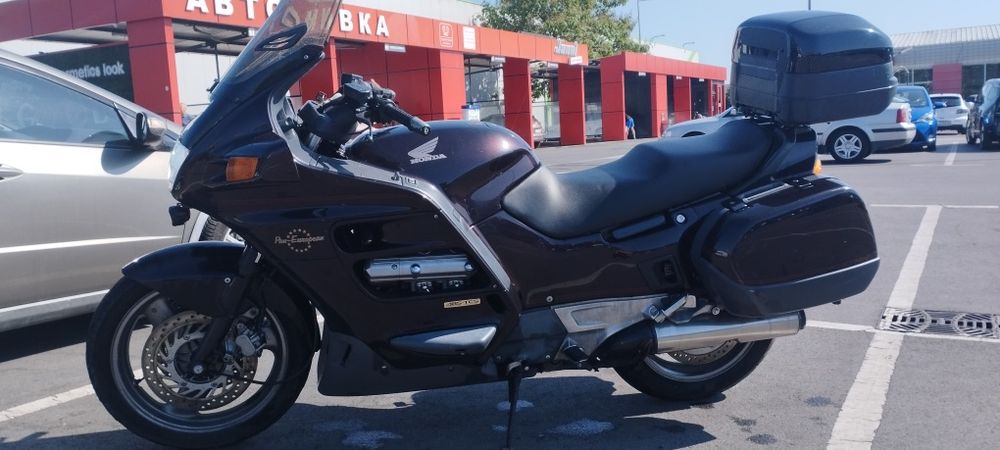 Мотоциклет Honda st1100