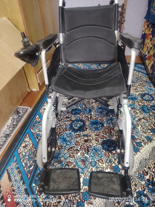 Еликтронни инвалитни каляска