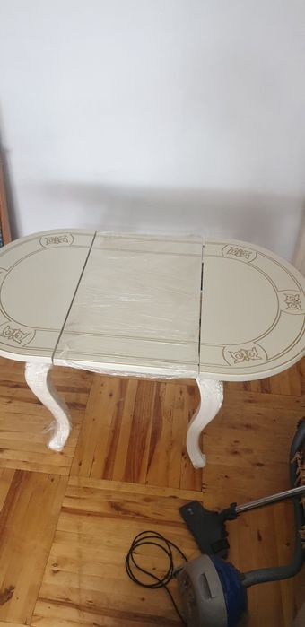 Стол для гостиной