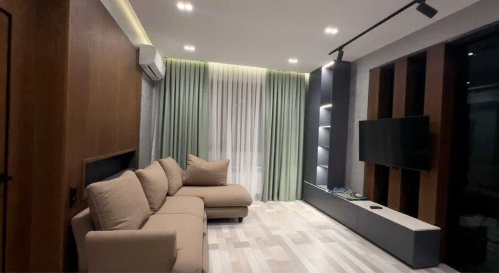 СДАЕТСЯ НОВАЯ 2-ком кв / Евро Люкс в центре