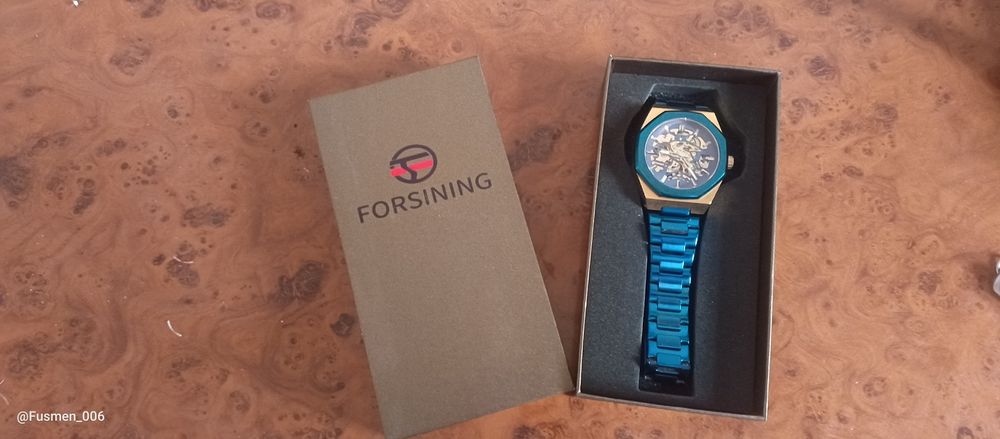 Soat qoʻl uchun zamonaviy koʻk rangda