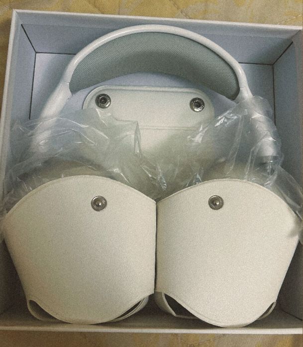 AirPods Max белый