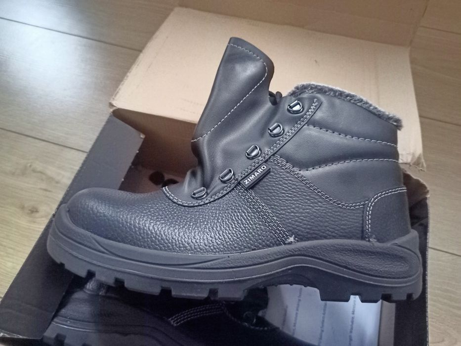 Продам спецботинки зимний