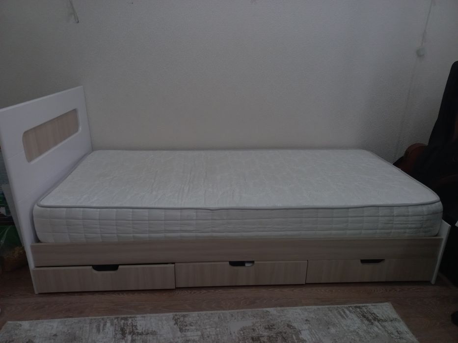 Шкаф, кровать, стол