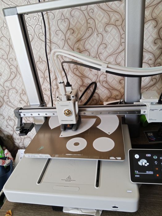 Продам 3д принтер Bambu Lab A1 combo с AMS системой