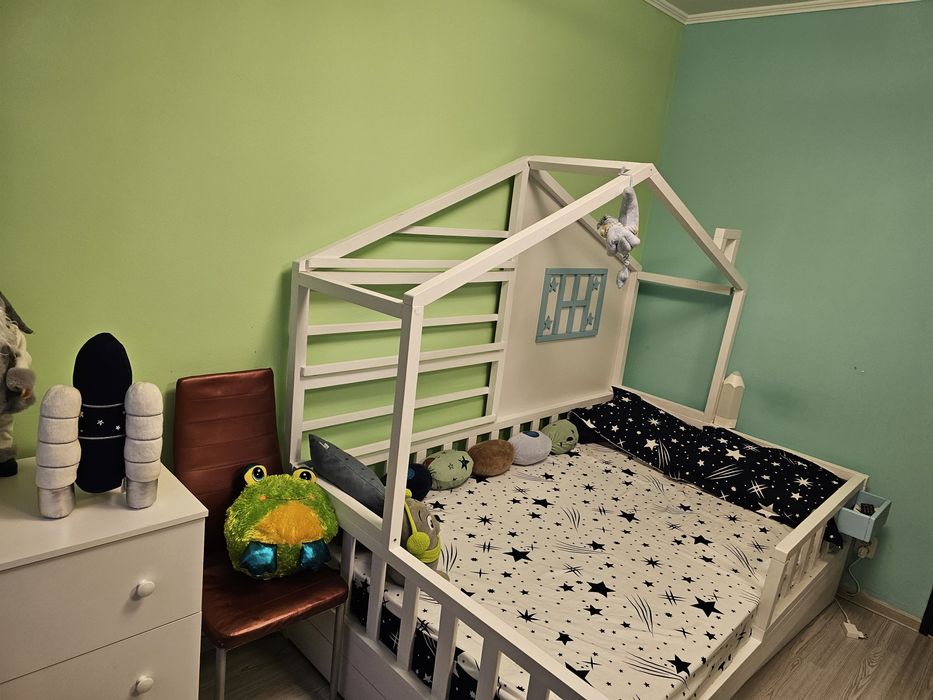 Pat  copii  tip  casuta 120 x 200