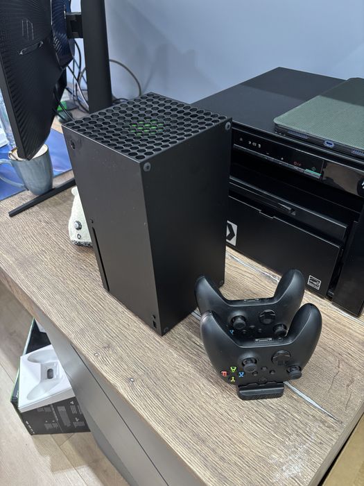 Xbox Series X 1TB + 2 геймпада