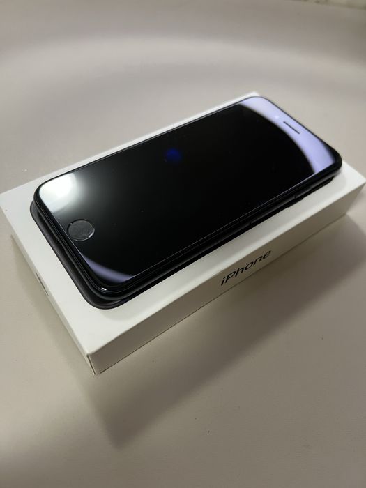 Продам айфон se 2022 года