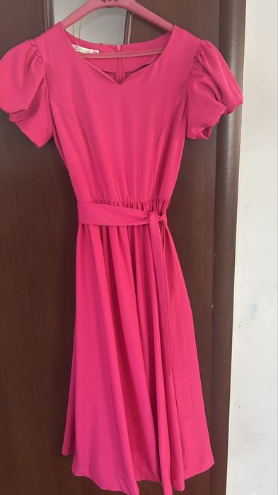 Платье нарядное розовое