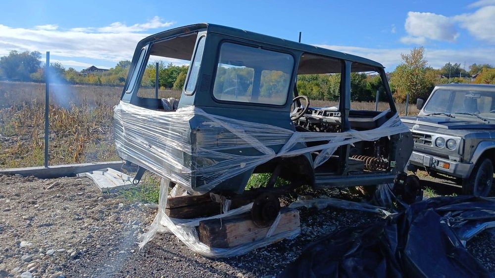 Se vinde Caroserie ARO 244